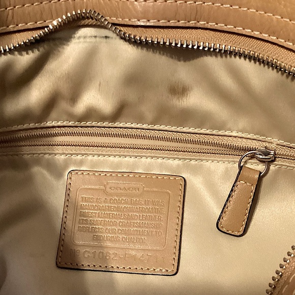 Coach Purse, White, 2 straps, Zip closure - Picture 6 of 7